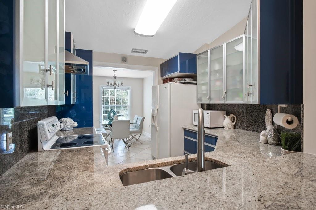 VILLAGE WEST - Residential