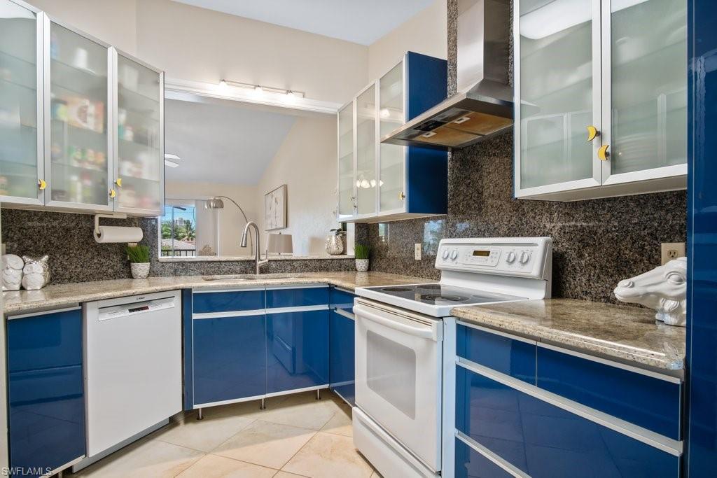 VILLAGE WEST - Residential