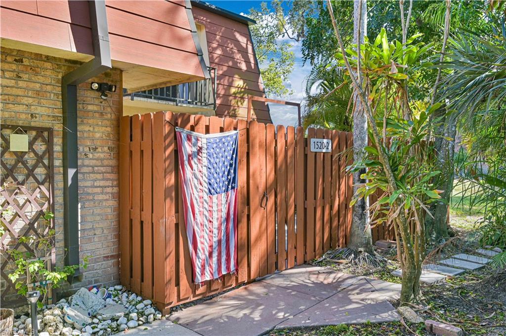 PARKWOODS TOWNHOUSE COMMUNITY - Residential