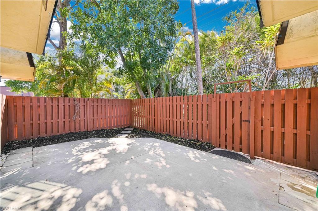 PARKWOODS TOWNHOUSE COMMUNITY - Residential