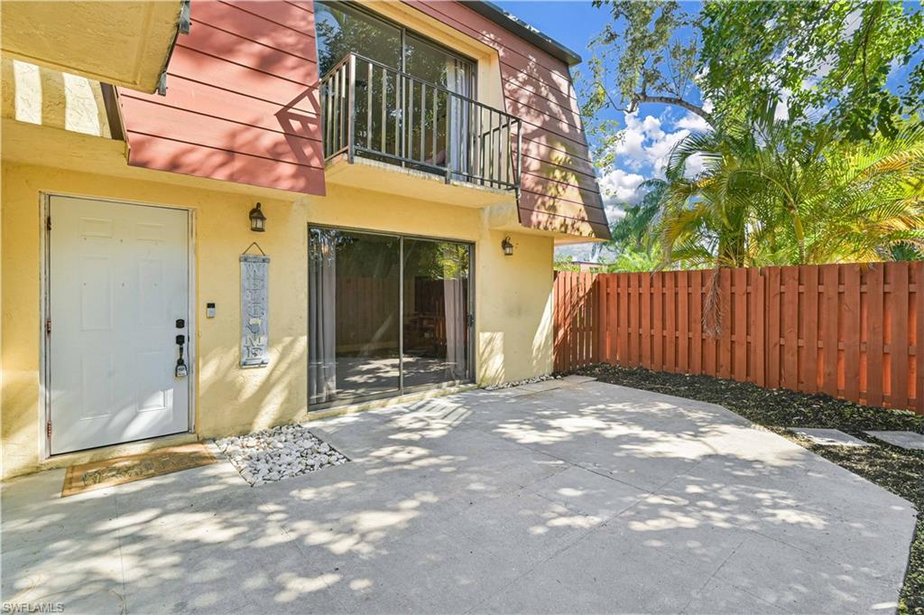 PARKWOODS TOWNHOUSE COMMUNITY - Residential