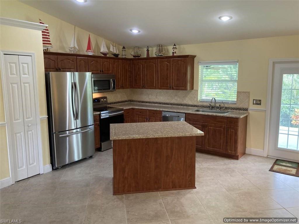 SAN CARLOS PARK - Residential