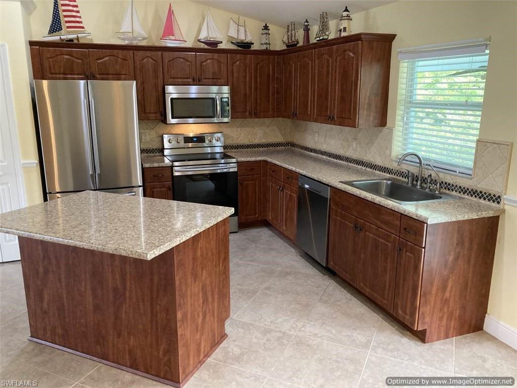 SAN CARLOS PARK - Residential