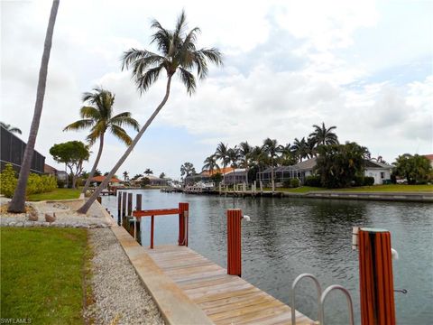 1173 Breakwater CT MARCO ISLAND FL 34145