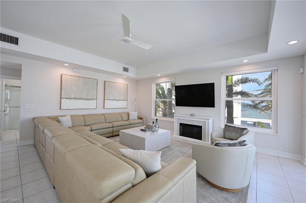 BAREFOOT BEACH - Residential Lease