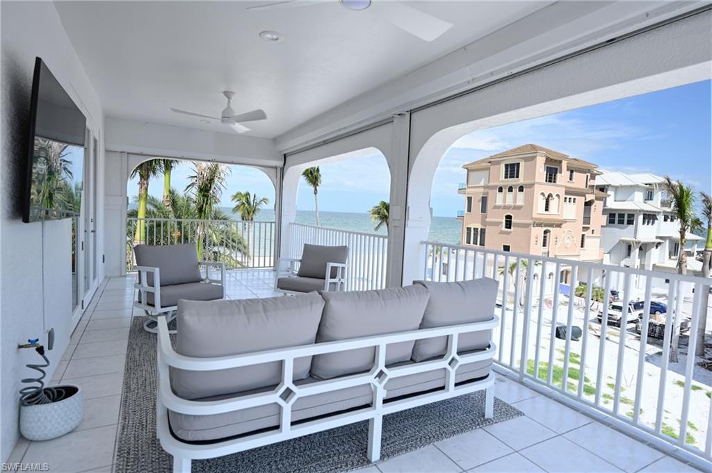 BAREFOOT BEACH - Residential Lease