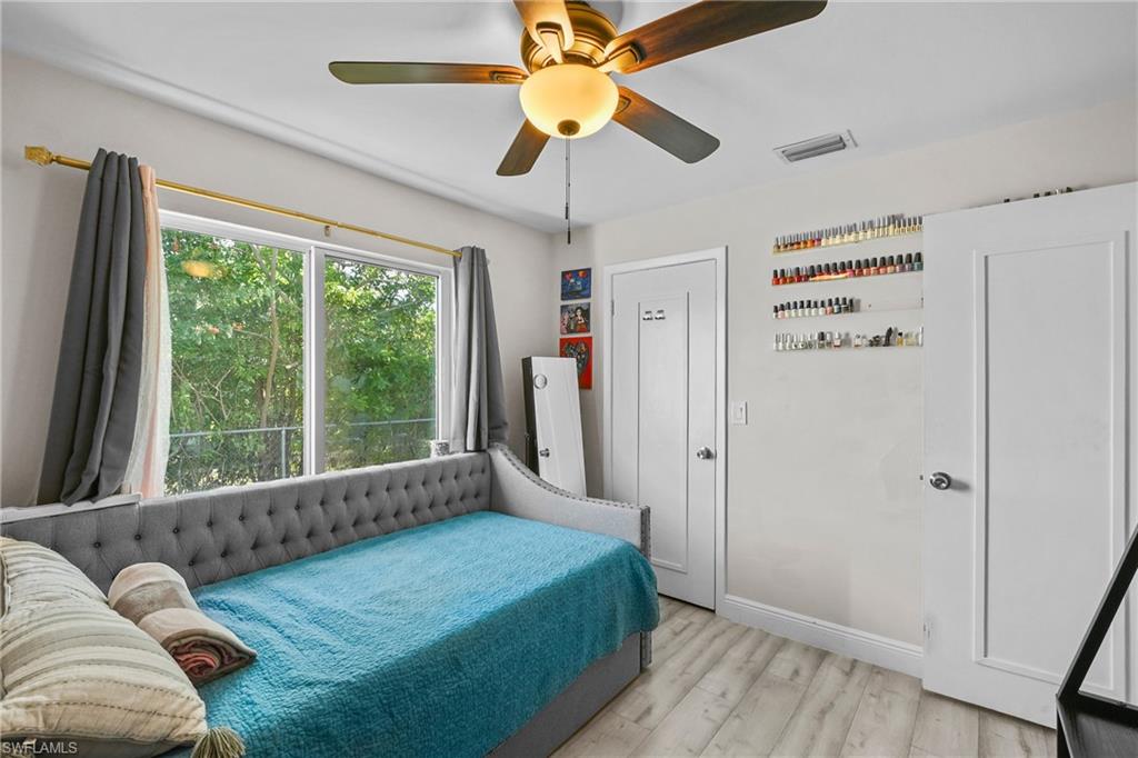 SAN CARLOS PARK - Residential