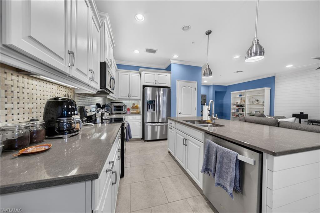 6981 Avalon CIR 1207