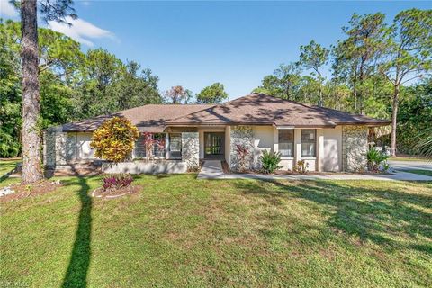 6811 Sandalwood LN NAPLES FL 34109