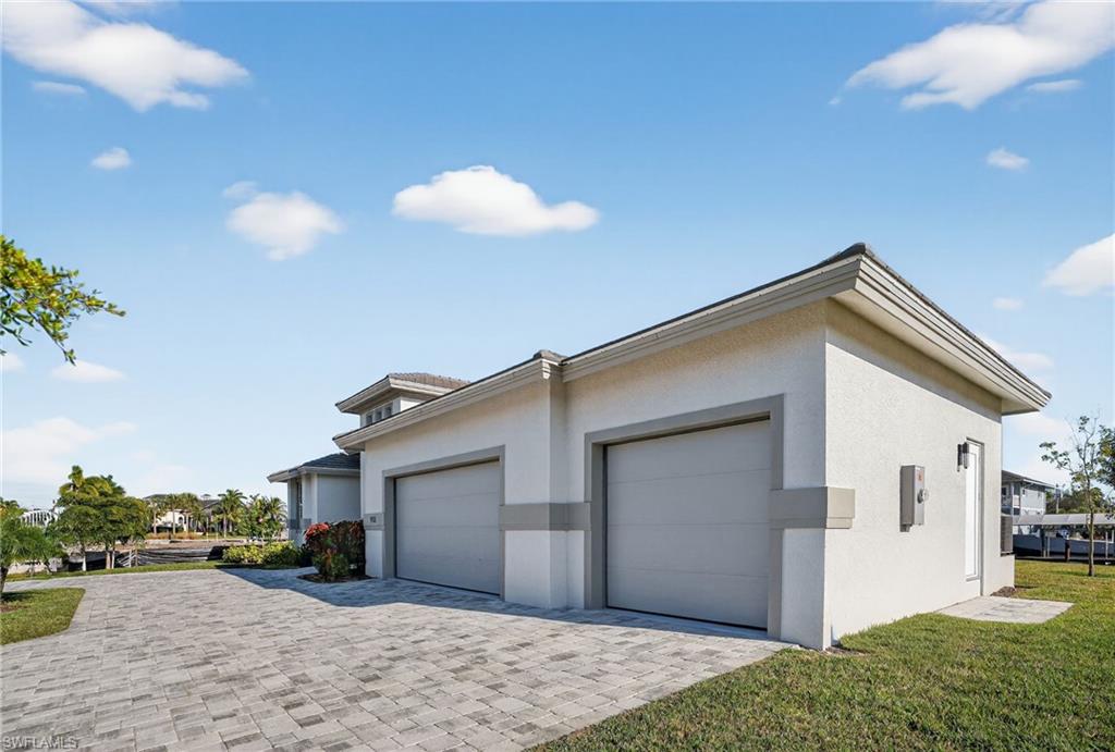 MARCO BEACH - Residential