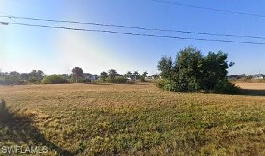 Beautiful lot with a serene canal in the backyard, offering peaceful water views and a relaxing atmosphere. Located in a highly desirable area, this property is perfect for enjoying both privacy and natural beauty.