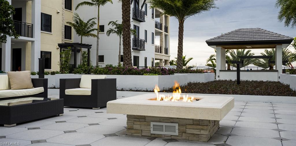 NAPLES SQUARE - Residential