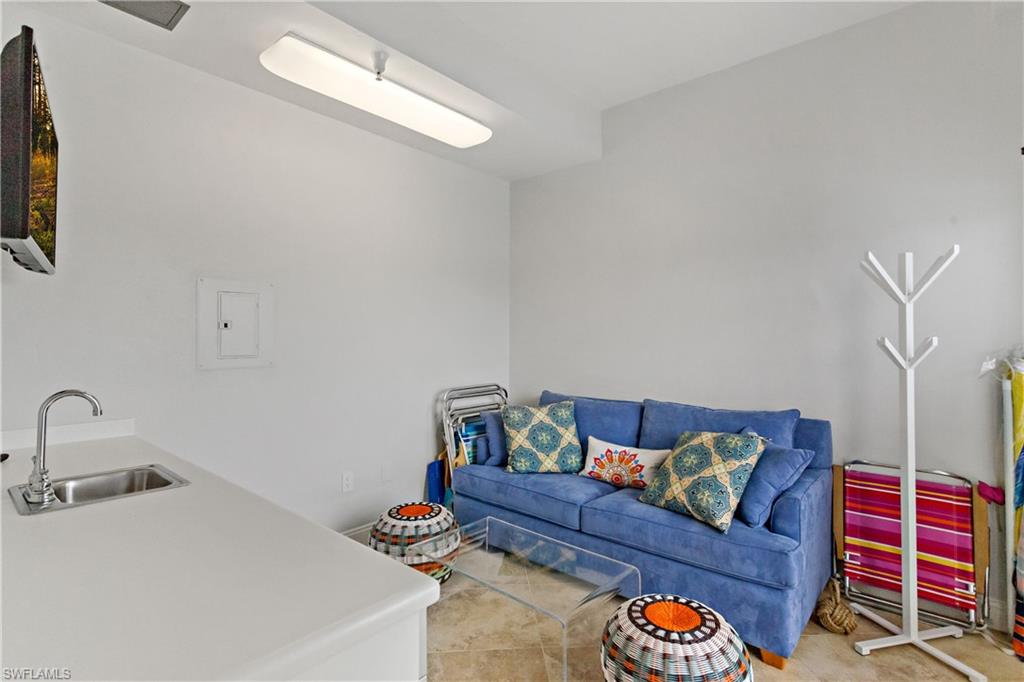 BEACHCOMBER CONDO - Residential