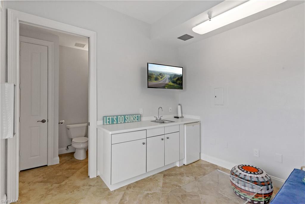 BEACHCOMBER CONDO - Residential