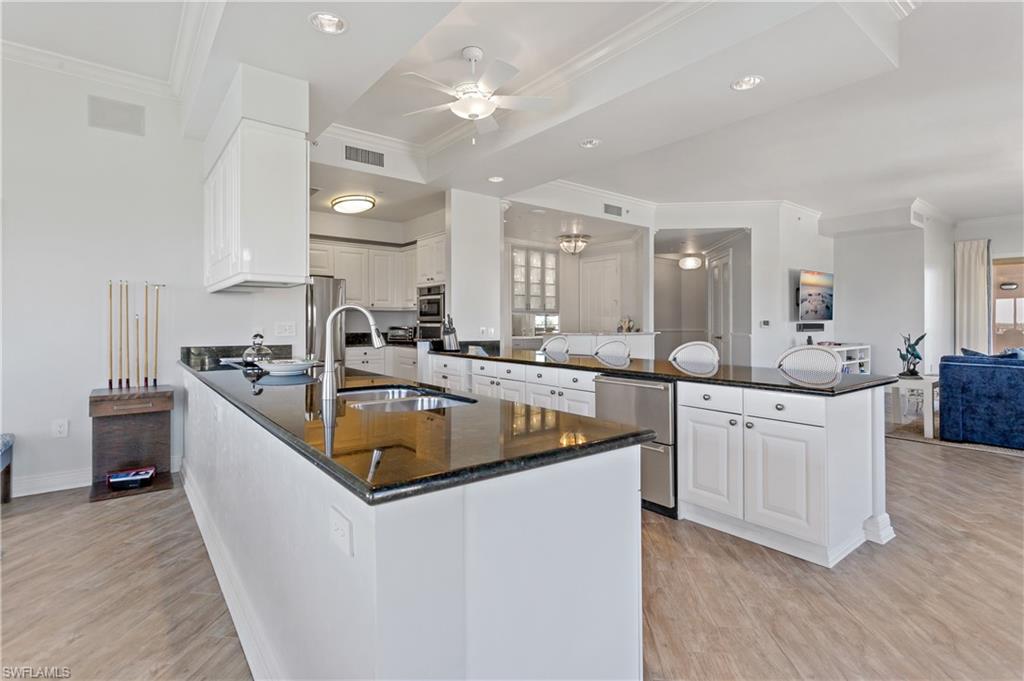 BEACHCOMBER CONDO - Residential