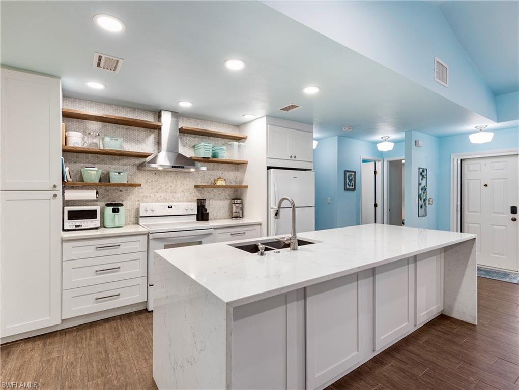 COMPASS POINTE - Residential