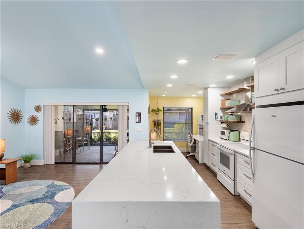 COMPASS POINTE - Residential