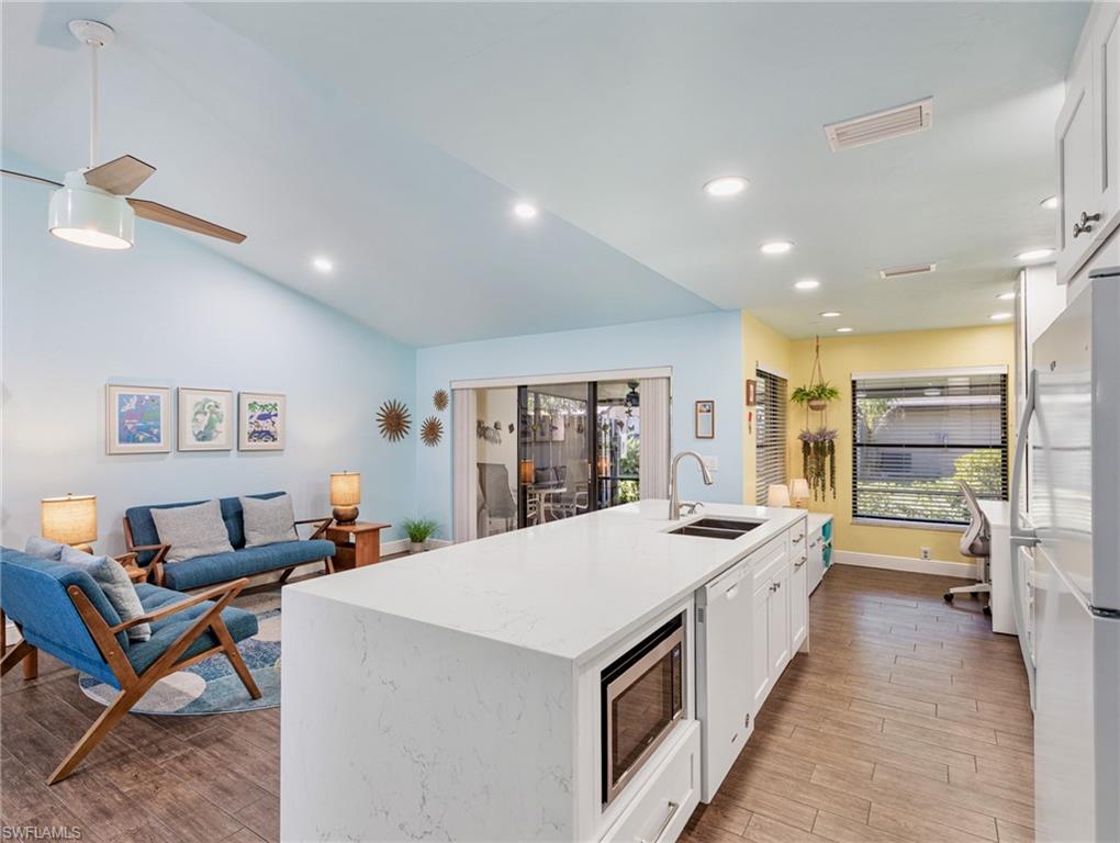 COMPASS POINTE - Residential