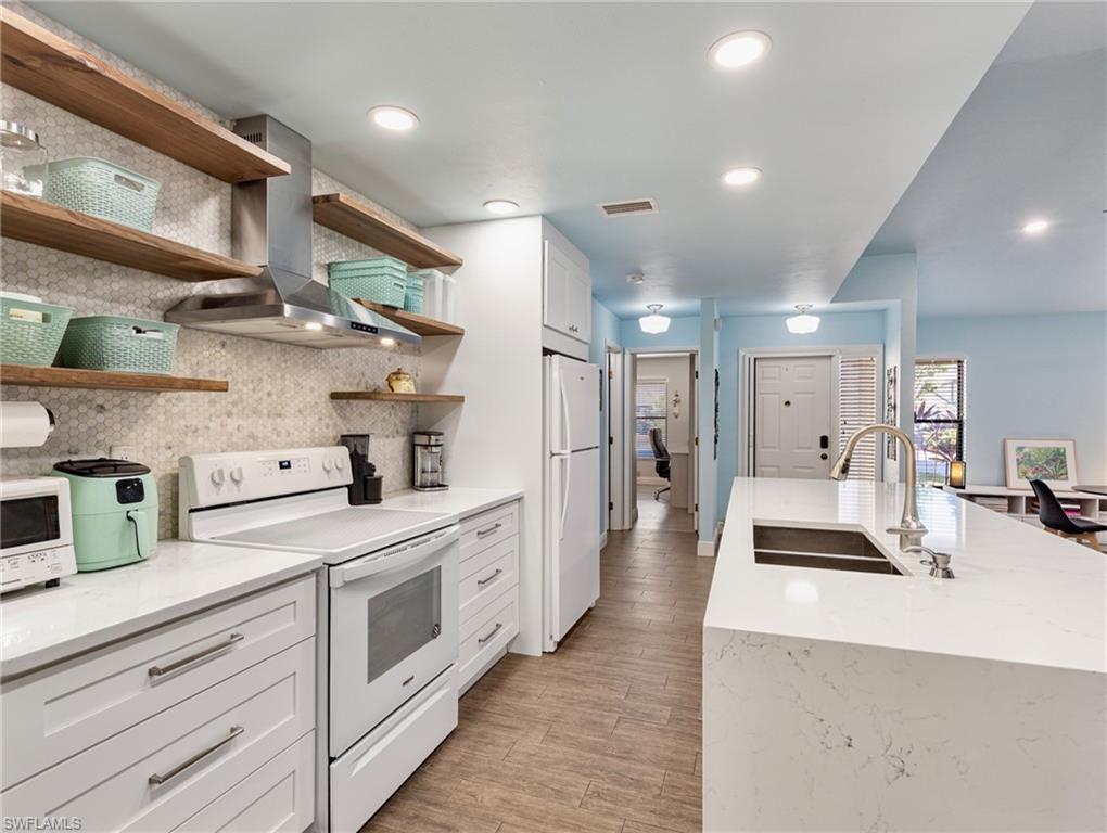 COMPASS POINTE - Residential