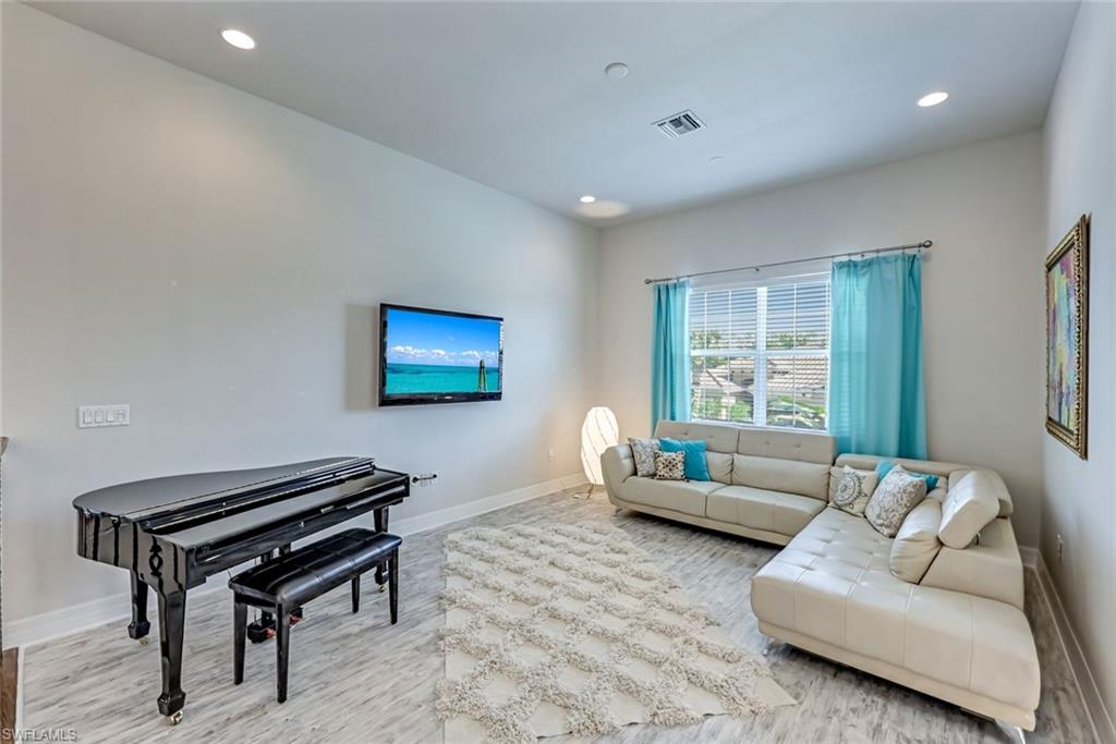MARBELLA LAKES - Residential