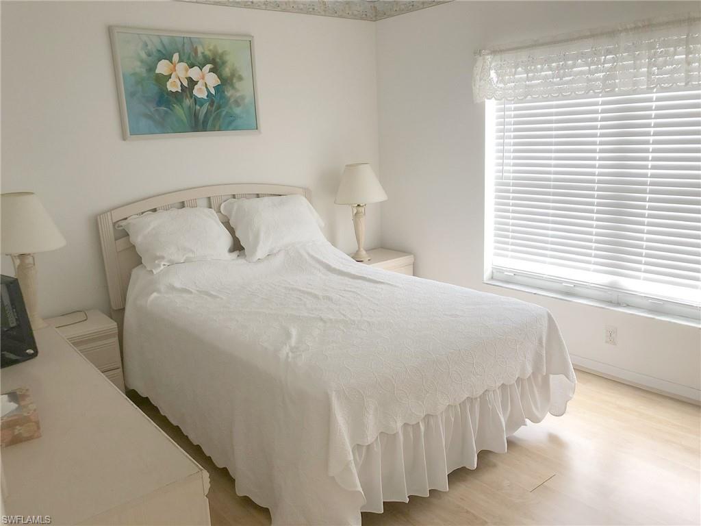 CARLTON LAKES - Residential