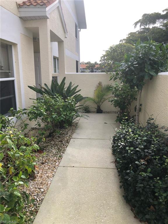 CARLTON LAKES - Residential