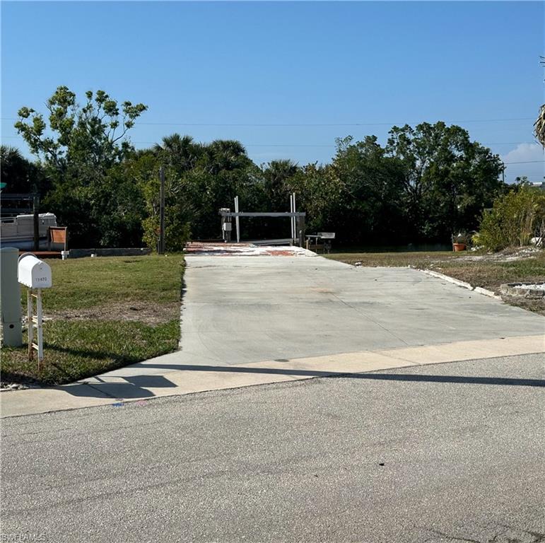 11470 Dogwood LN