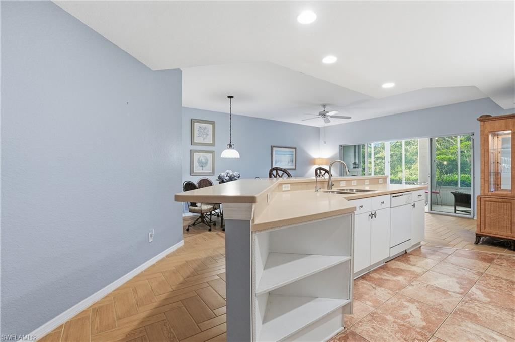 CARRIAGE HOMES AT WOODS EDGE - Residential Lease