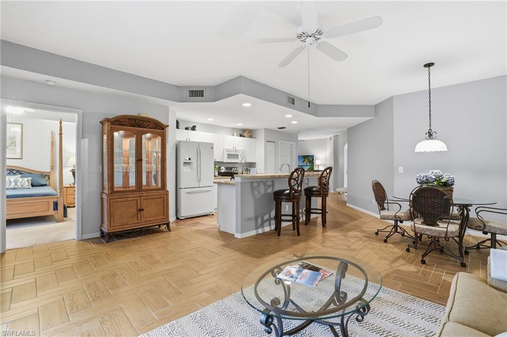 CARRIAGE HOMES AT WOODS EDGE - Residential Lease