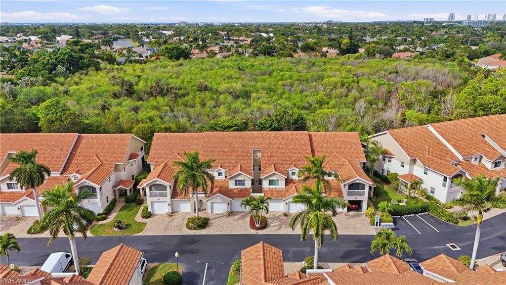 CARRIAGE HOMES AT WOODS EDGE - Residential Lease