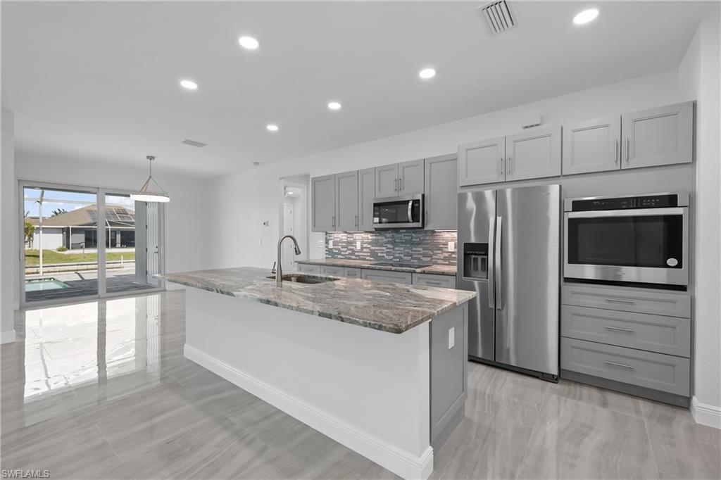 CAPE CORAL - Residential