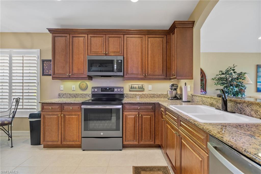 SATURNIA LAKES - Residential