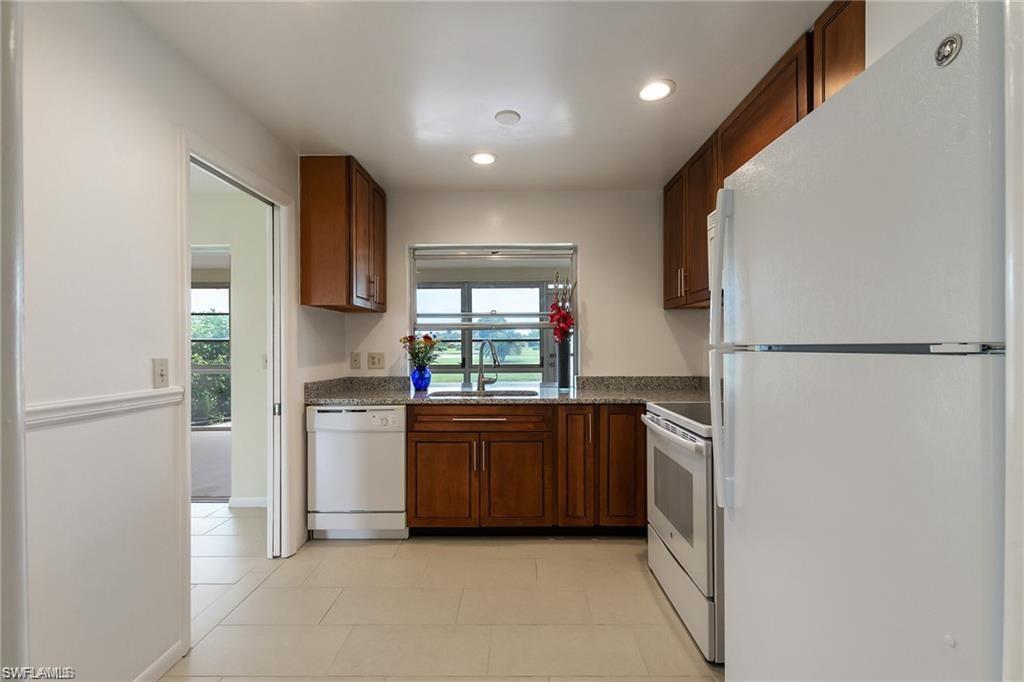 LAKEWOOD VILLAS - Residential