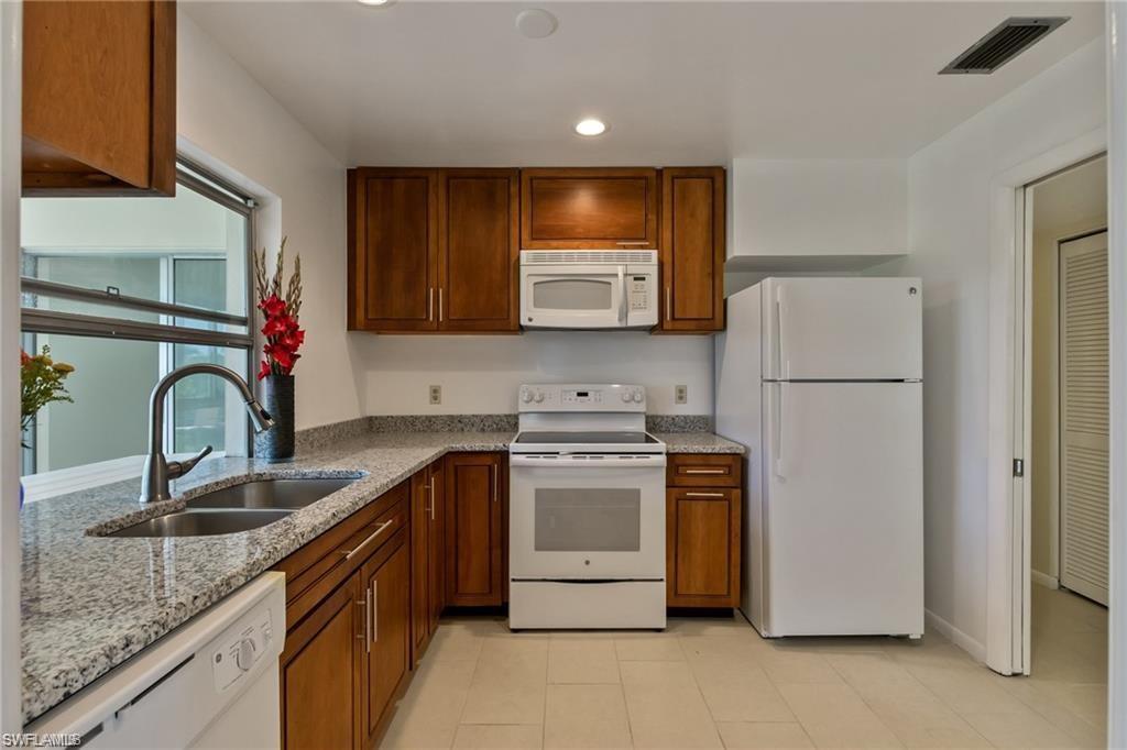 LAKEWOOD VILLAS - Residential