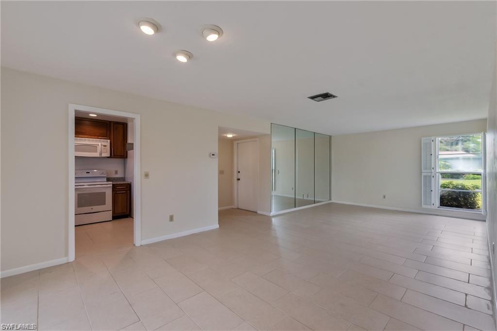 LAKEWOOD VILLAS - Residential