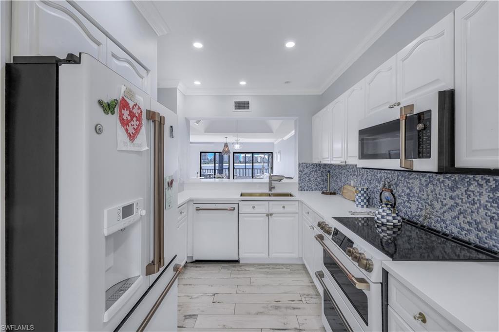 LA PENINSULA - Residential