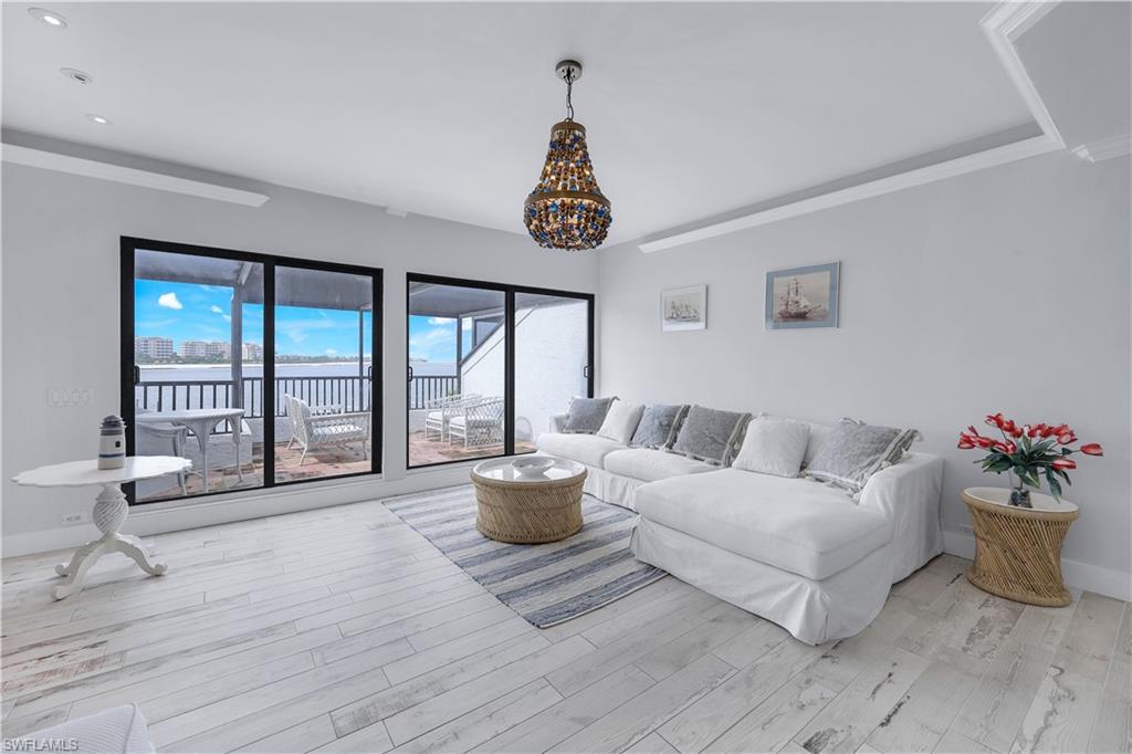 LA PENINSULA - Residential