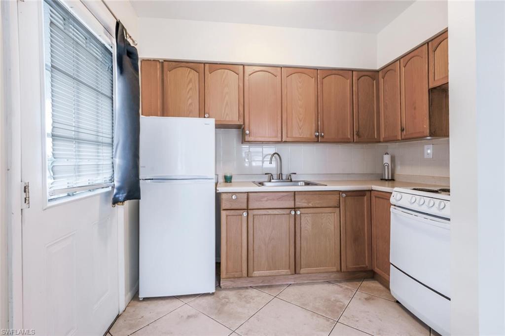 MARCO MANOR CLUB - Residential