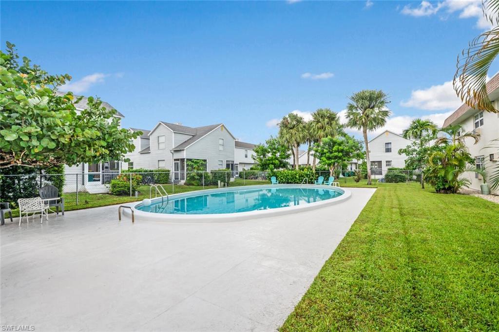 MARCO MANOR CLUB - Residential