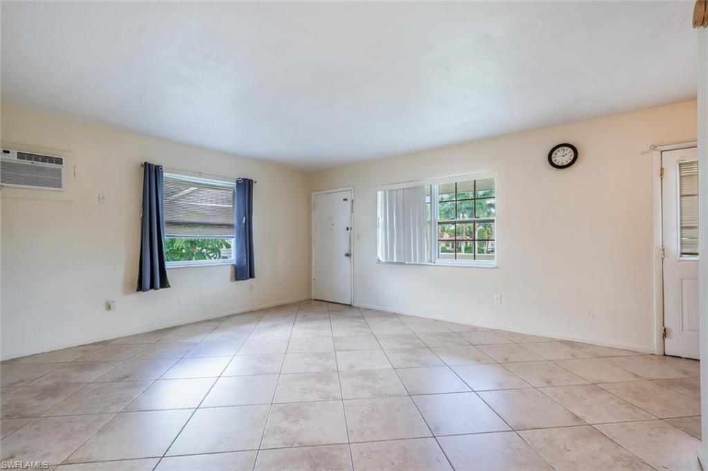 MARCO MANOR CLUB - Residential