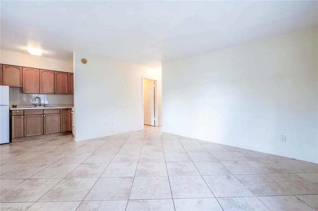 MARCO MANOR CLUB - Residential