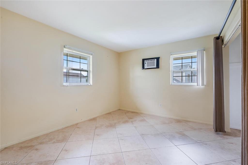 MARCO MANOR CLUB - Residential