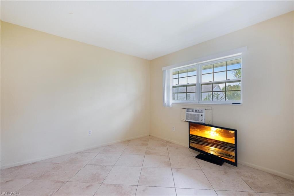 MARCO MANOR CLUB - Residential