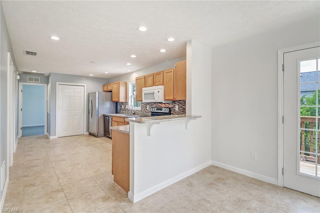 LEAWOOD LAKES - Residential