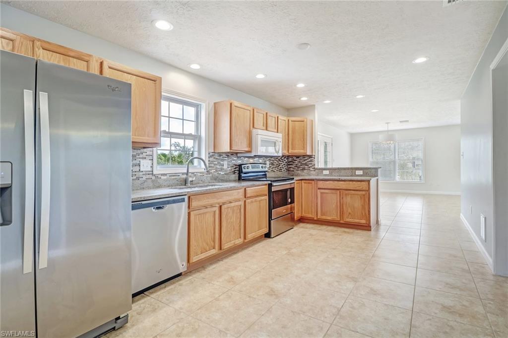 LEAWOOD LAKES - Residential