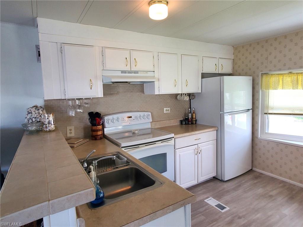 LAZY DAYS MOBILE VILLAGE - Residential