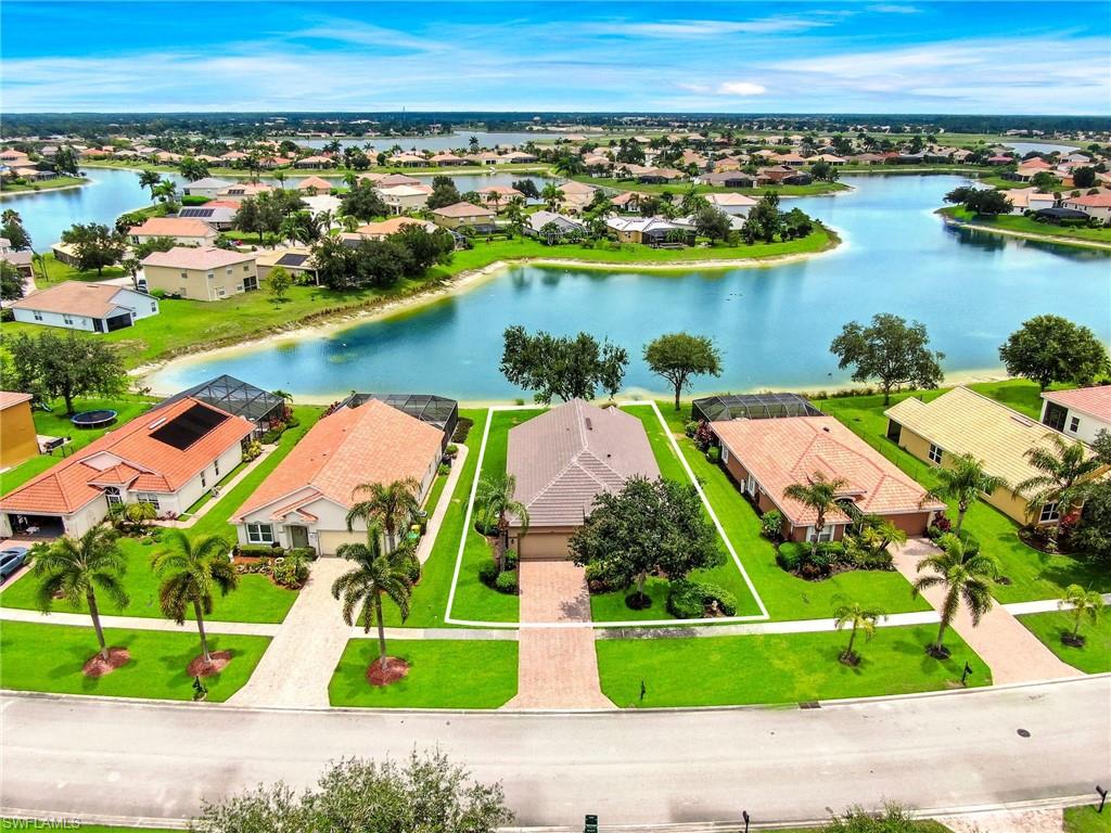 VALENCIA LAKES - Residential