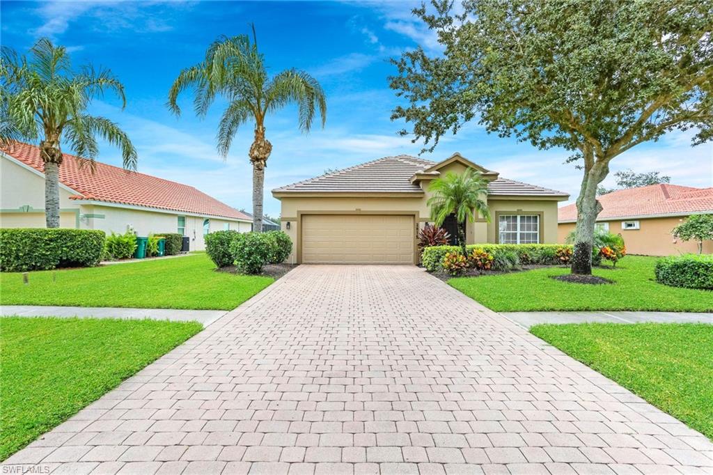 VALENCIA LAKES - Residential