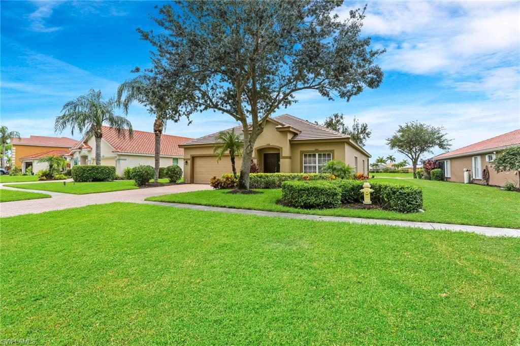 VALENCIA LAKES - Residential