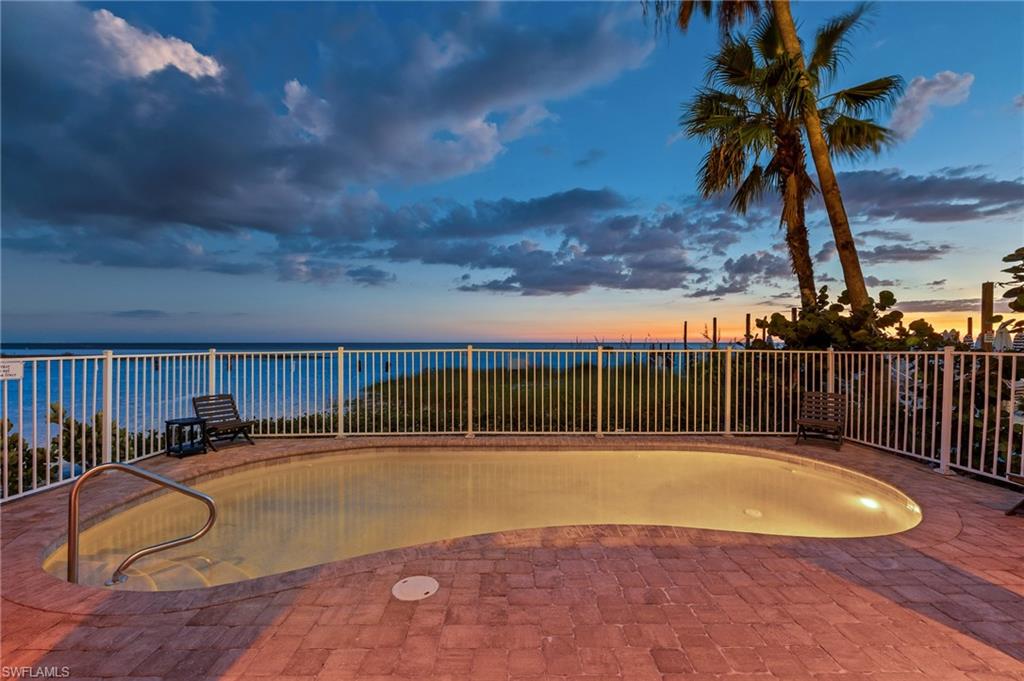 CRESCENT BEACH - Residential